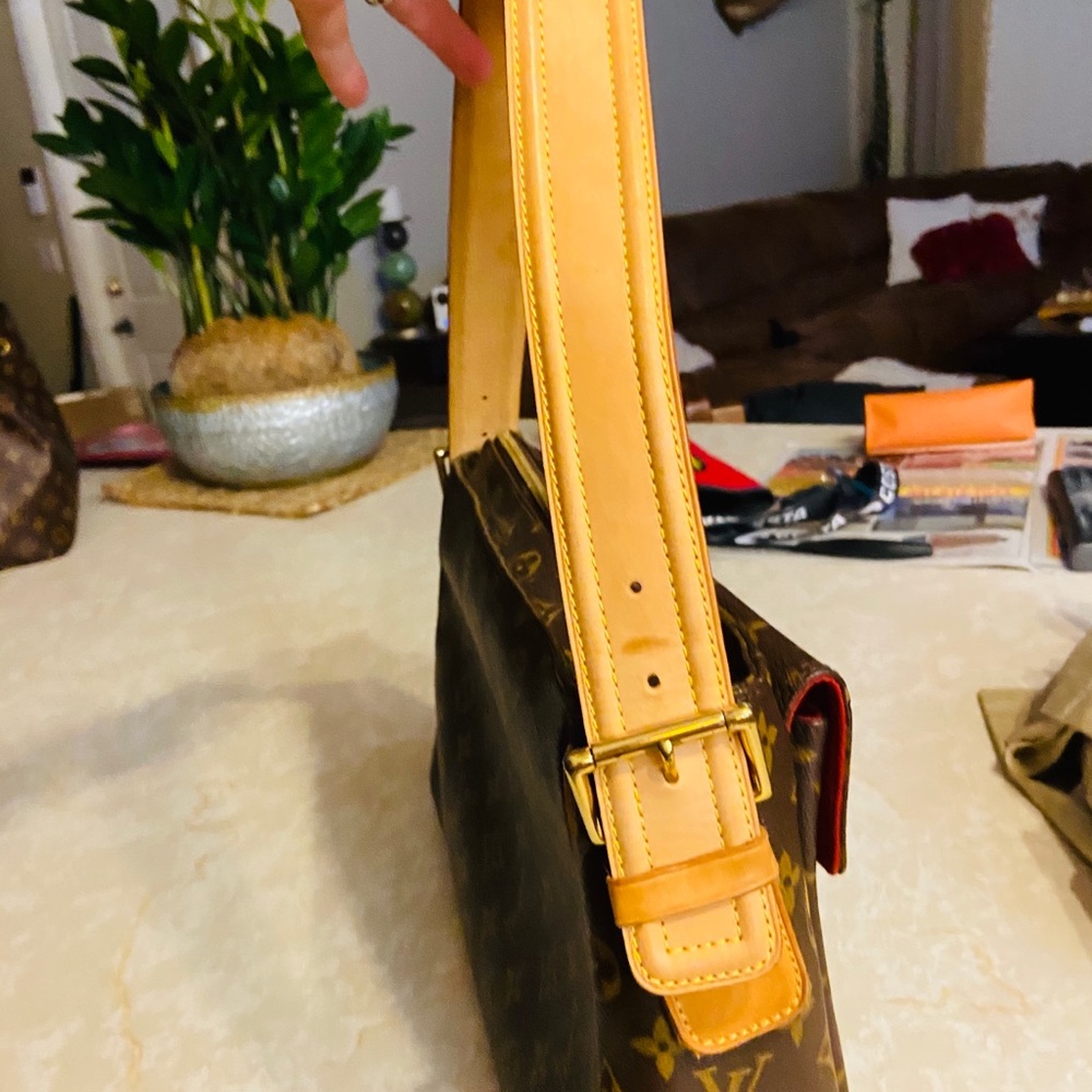 Authentic Louis Vuitton shoulder bag💯 - Picture 3 of 9